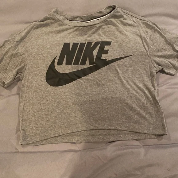 Grey Nike T-shirt - Picture 1 of 1